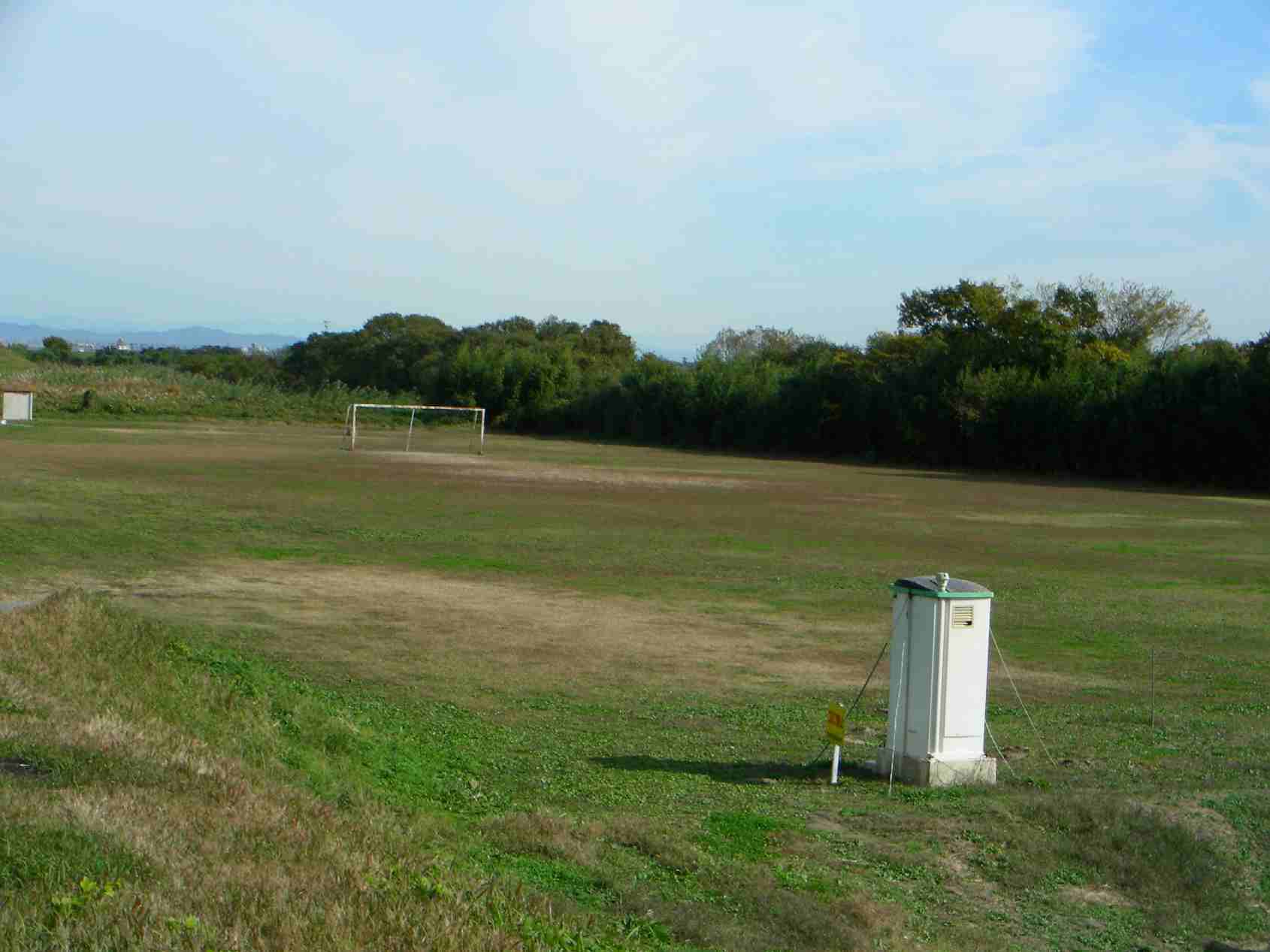 木曽川堤外下中運動場の写真