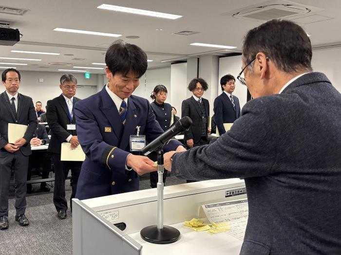 表彰状授与の様子3